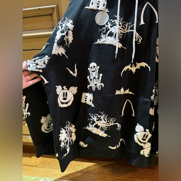 New with tags - Disney - Mickey & Minnie Mouse Halloween Glow-in-the-Dark Hoodie - Picture 2 of 10